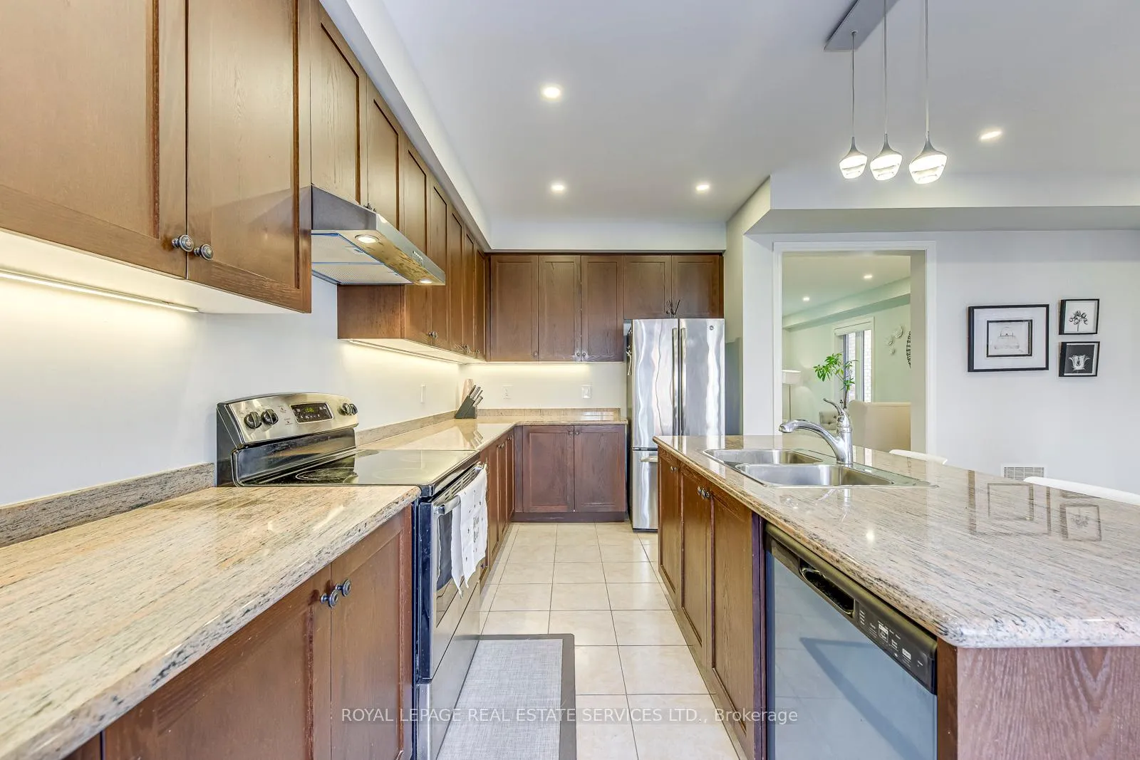 Photo 15 of 563 Settlers Road W, Oakville, Sixteen Hollow — HOMEH