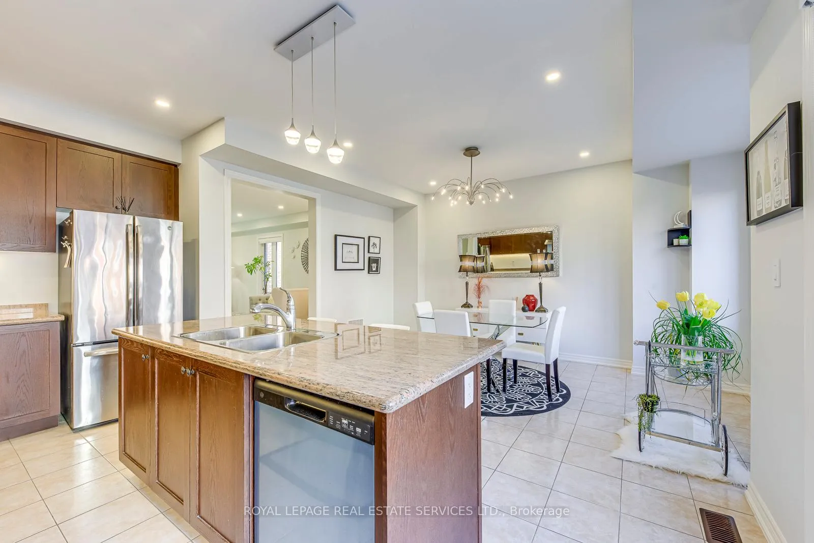 Photo 17 of 563 Settlers Road W, Oakville, Sixteen Hollow — HOMEH