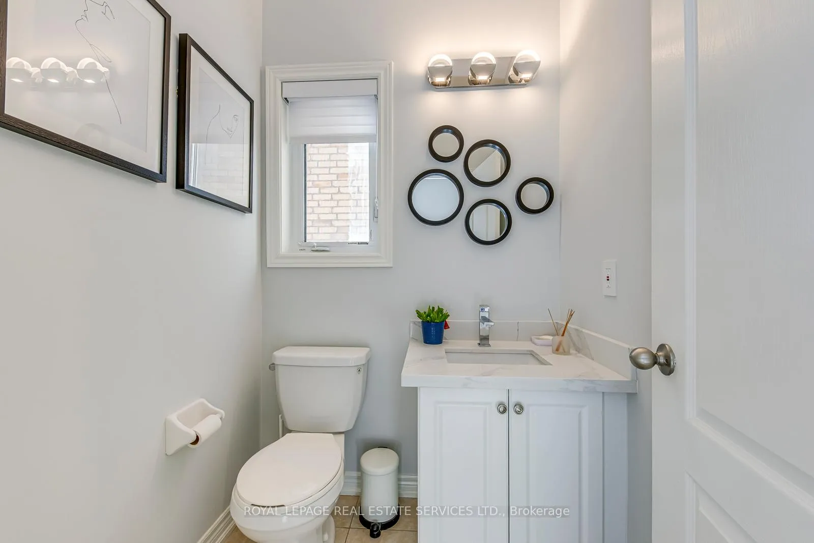 Photo 18 of 563 Settlers Road W, Oakville, Sixteen Hollow — HOMEH