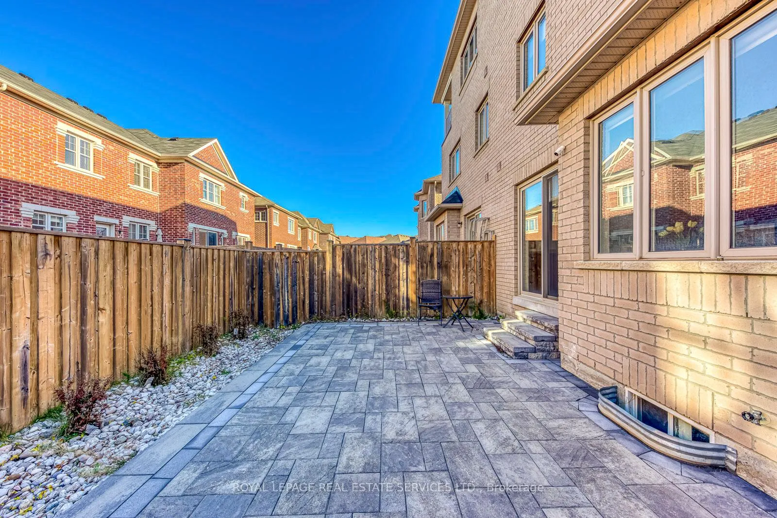 Photo 45 of 563 Settlers Road W, Oakville, Sixteen Hollow — HOMEH