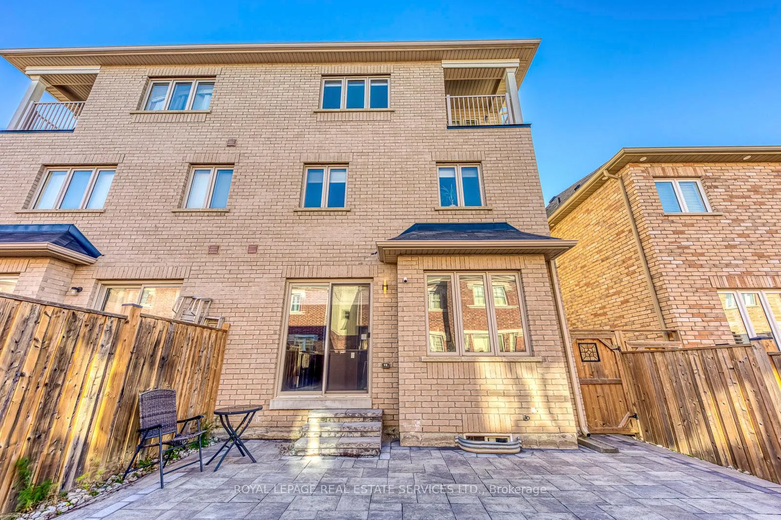 Photo 48 of 563 Settlers Road W, Oakville, Sixteen Hollow — HOMEH