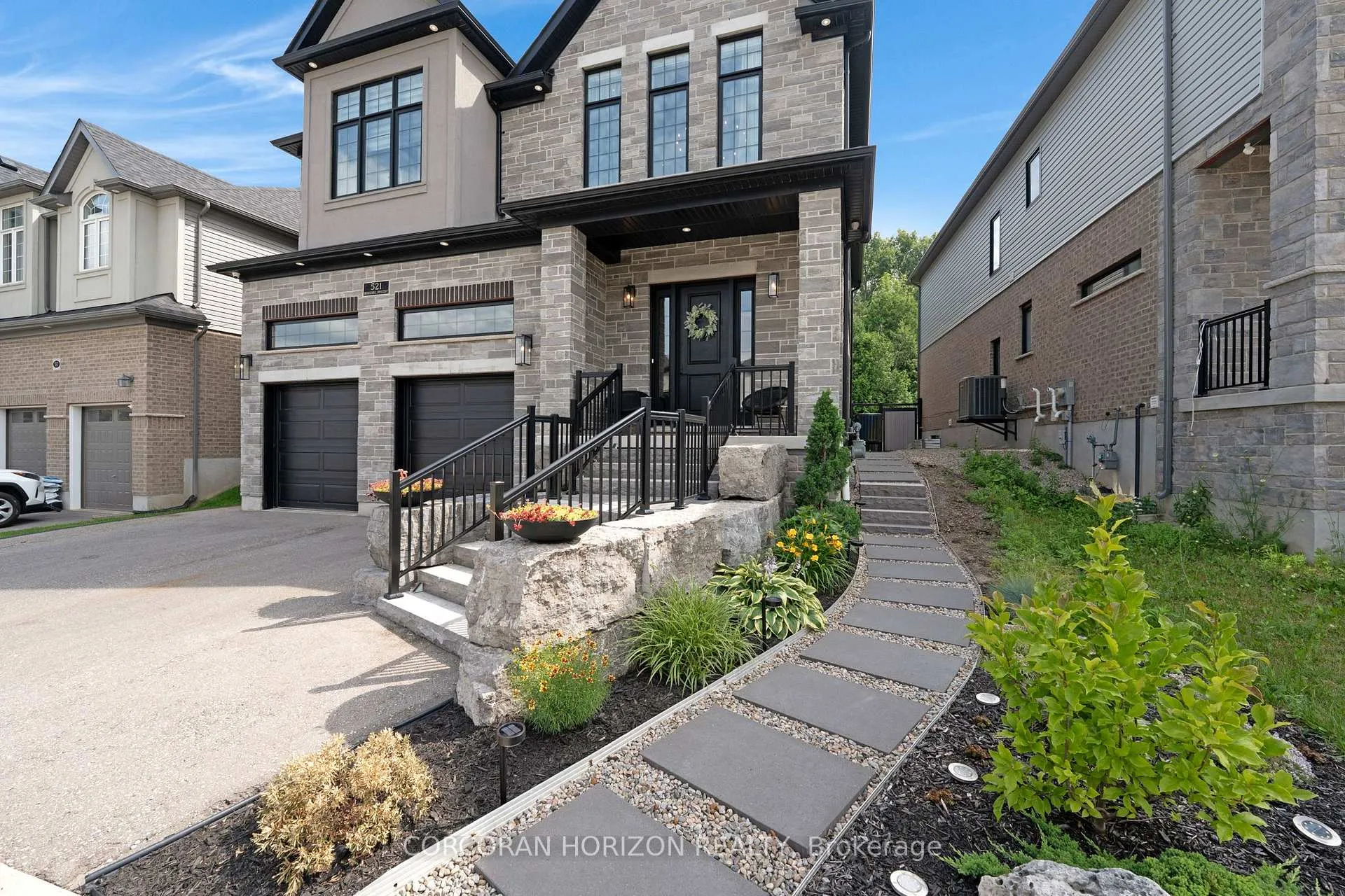 Photo 3 of 521 Bridgemill Crescent, Kitchener — HOMEH