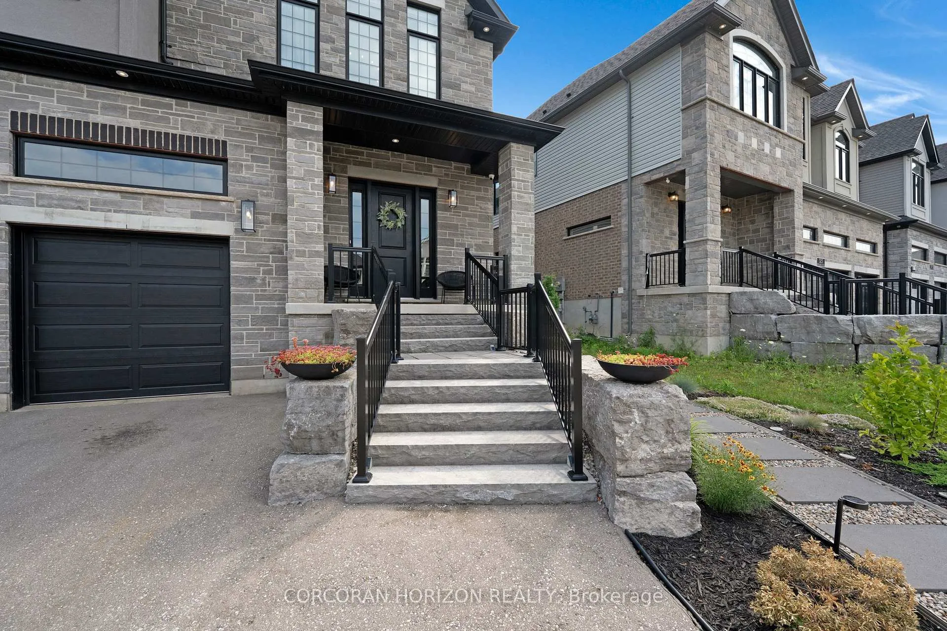 Photo 4 of 521 Bridgemill Crescent, Kitchener — HOMEH