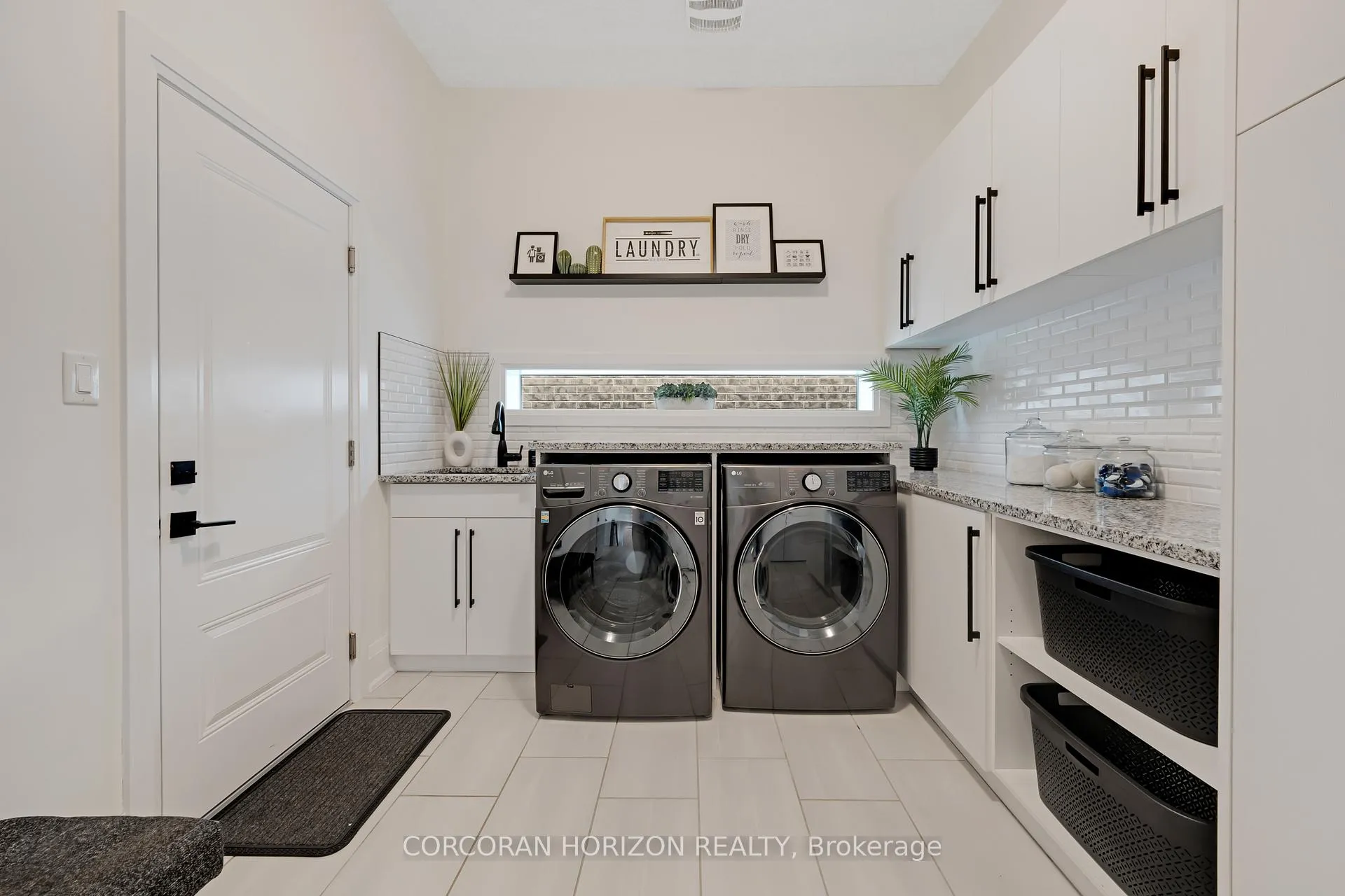 Photo 8 of 521 Bridgemill Crescent, Kitchener — HOMEH