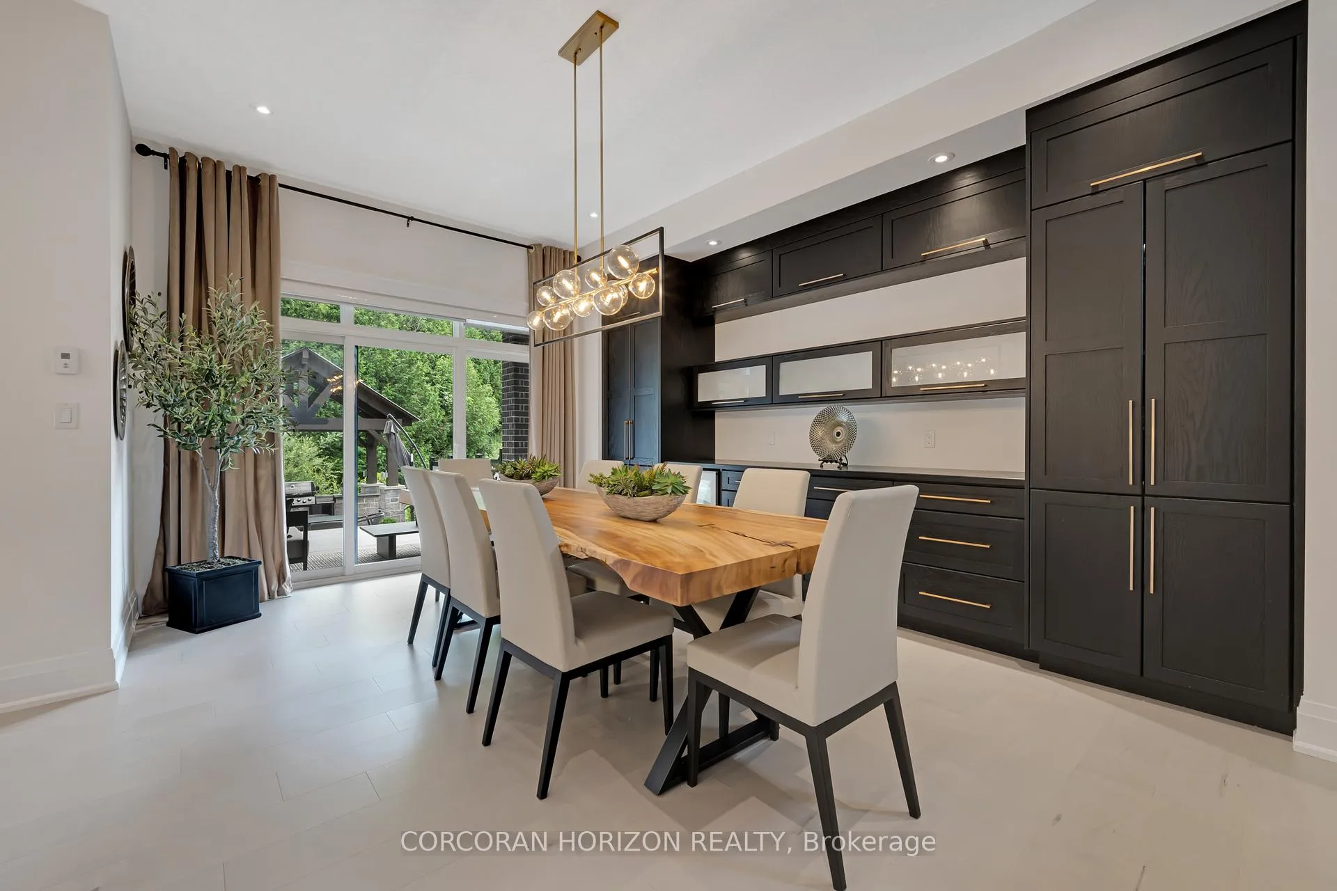 Photo 9 of 521 Bridgemill Crescent, Kitchener — HOMEH
