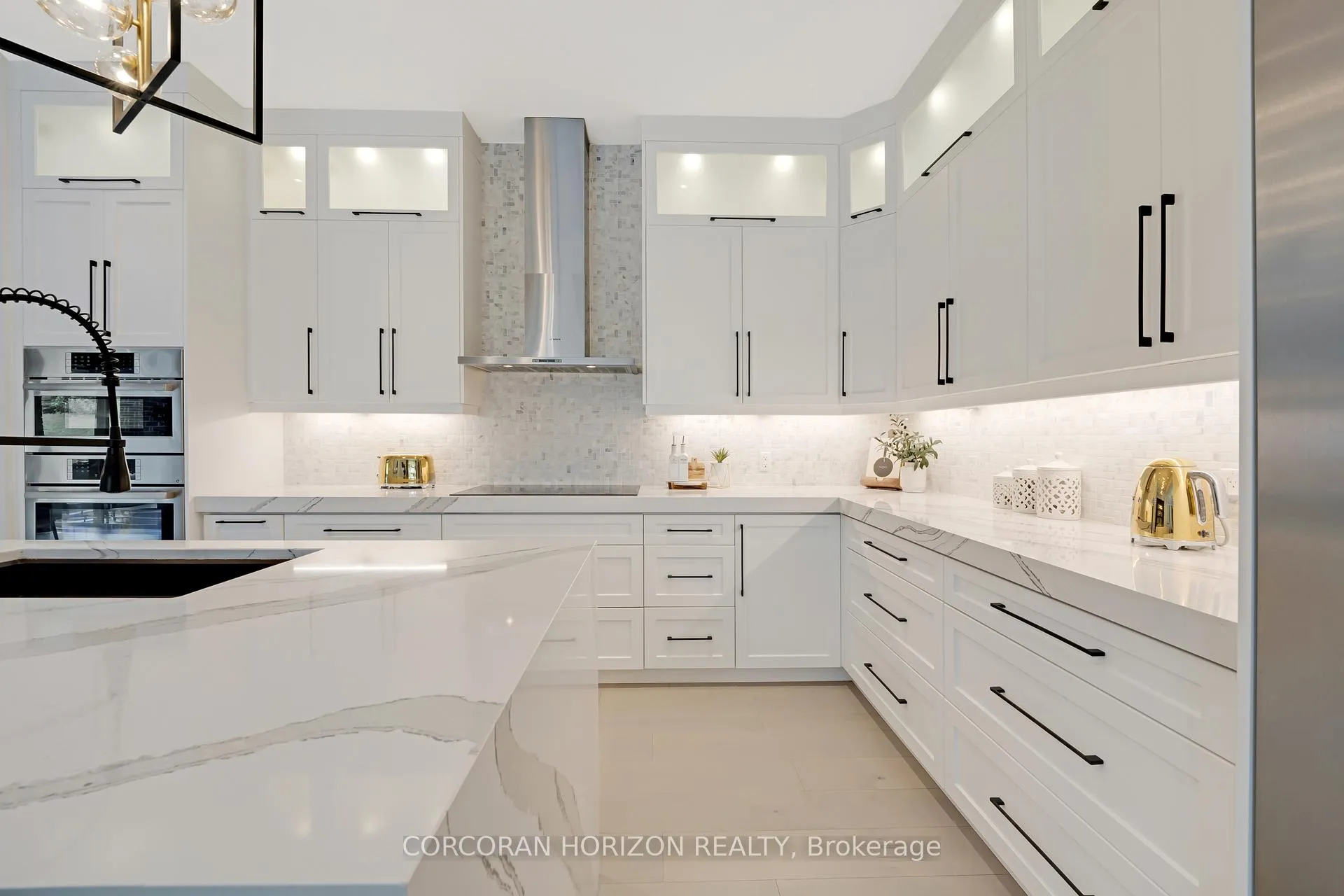Photo 15 of 521 Bridgemill Crescent, Kitchener — HOMEH