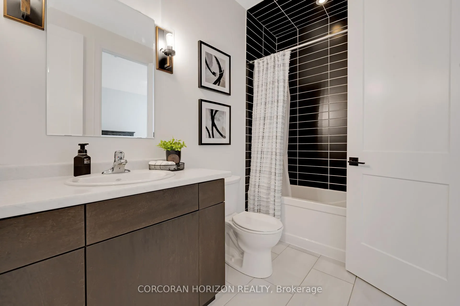Photo 26 of 521 Bridgemill Crescent, Kitchener — HOMEH