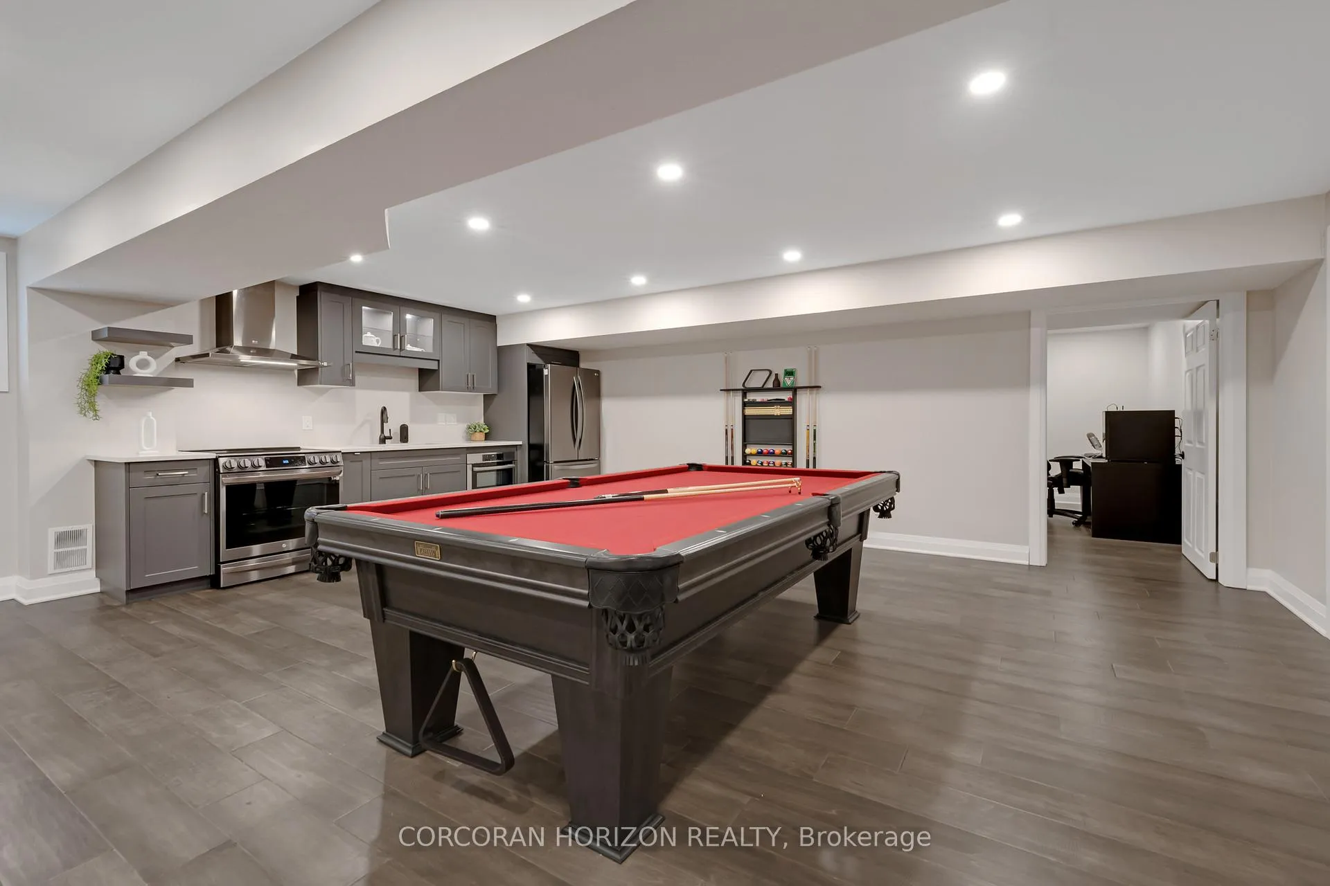 Photo 35 of 521 Bridgemill Crescent, Kitchener — HOMEH