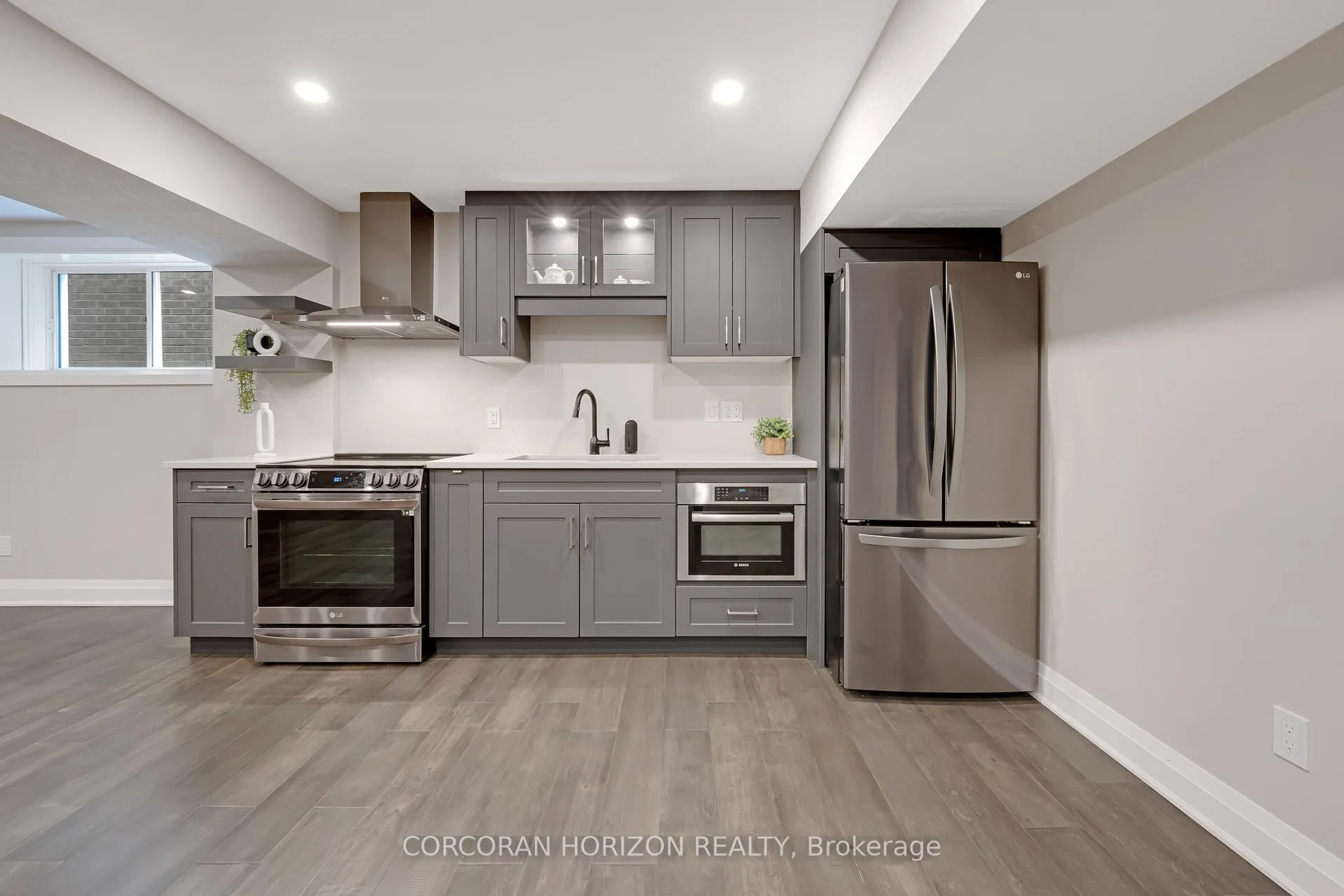 Photo 36 of 521 Bridgemill Crescent, Kitchener — HOMEH