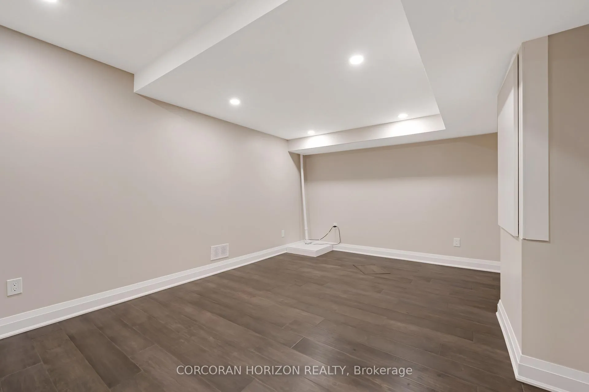 Photo 37 of 521 Bridgemill Crescent, Kitchener — HOMEH