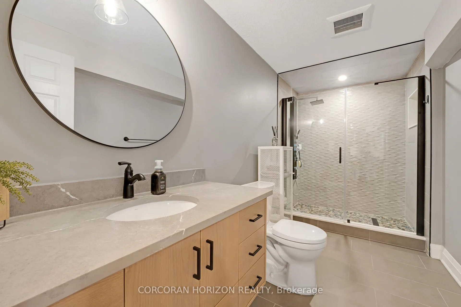Photo 38 of 521 Bridgemill Crescent, Kitchener — HOMEH