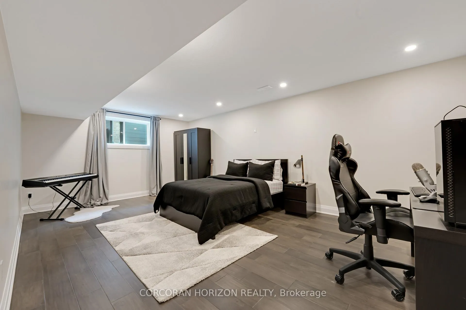Photo 39 of 521 Bridgemill Crescent, Kitchener — HOMEH