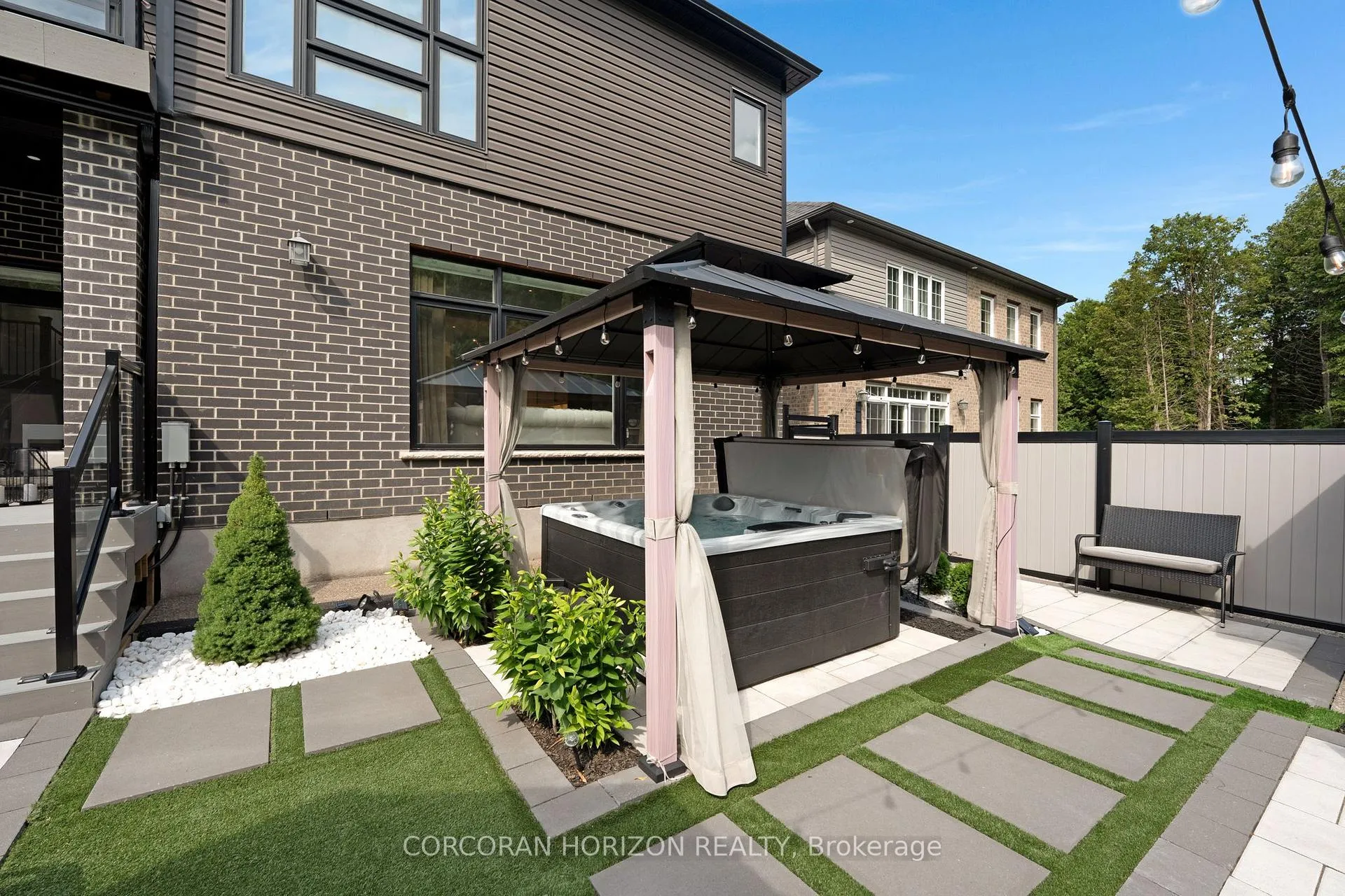 Photo 47 of 521 Bridgemill Crescent, Kitchener — HOMEH