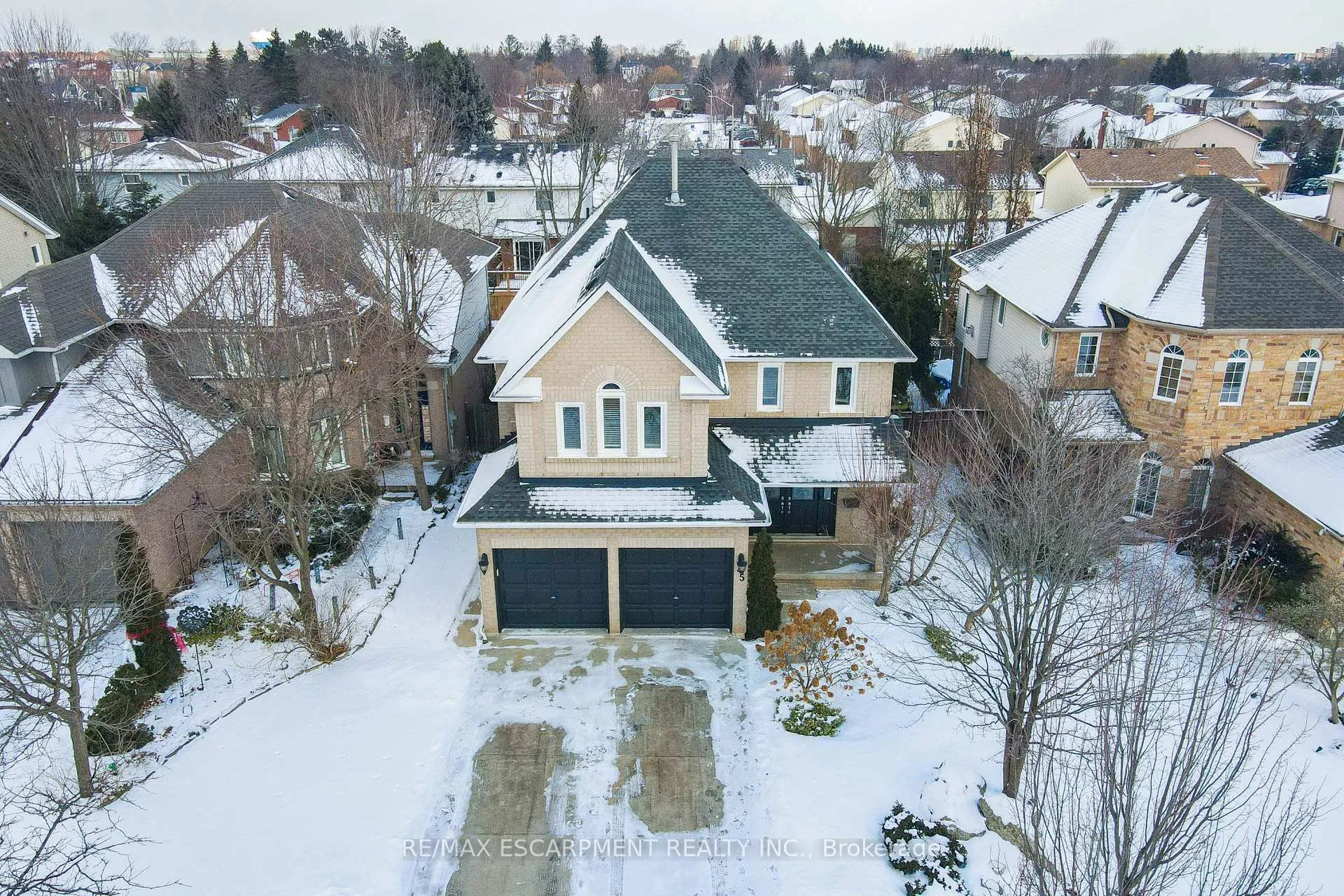 Photo 2 of 45 Strathroy Crescent, Hamilton, Waterdown — HOMEH