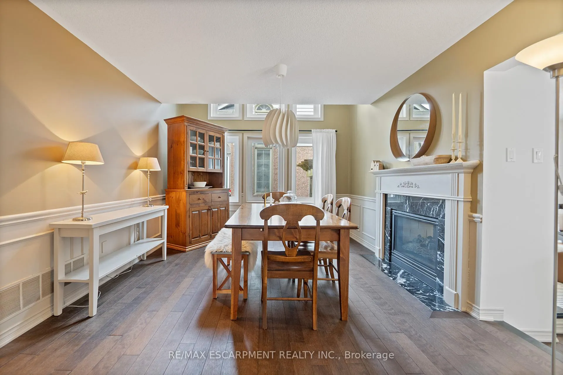 Photo 10 of 45 Strathroy Crescent, Hamilton, Waterdown — HOMEH