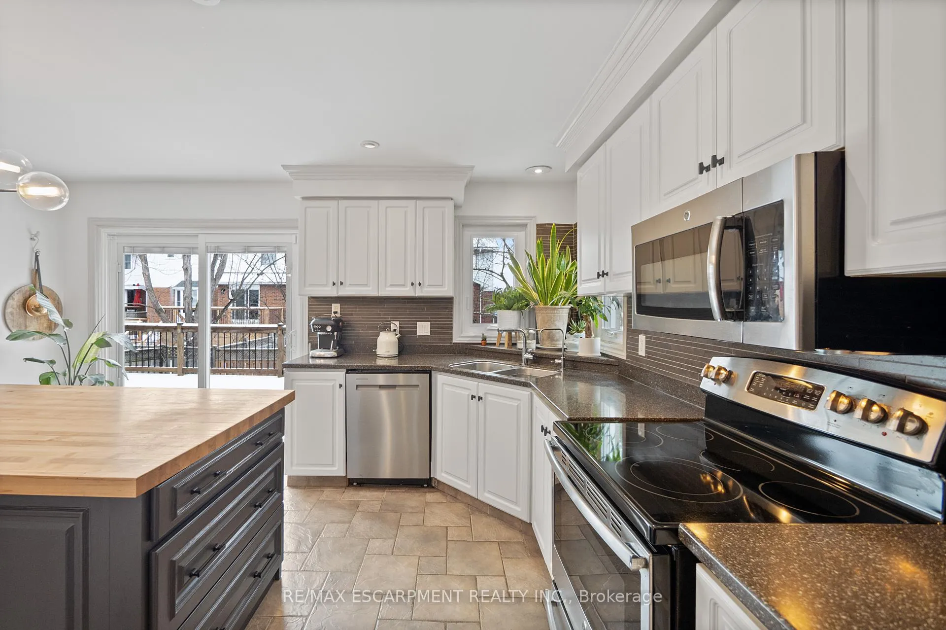 Photo 17 of 45 Strathroy Crescent, Hamilton, Waterdown — HOMEH