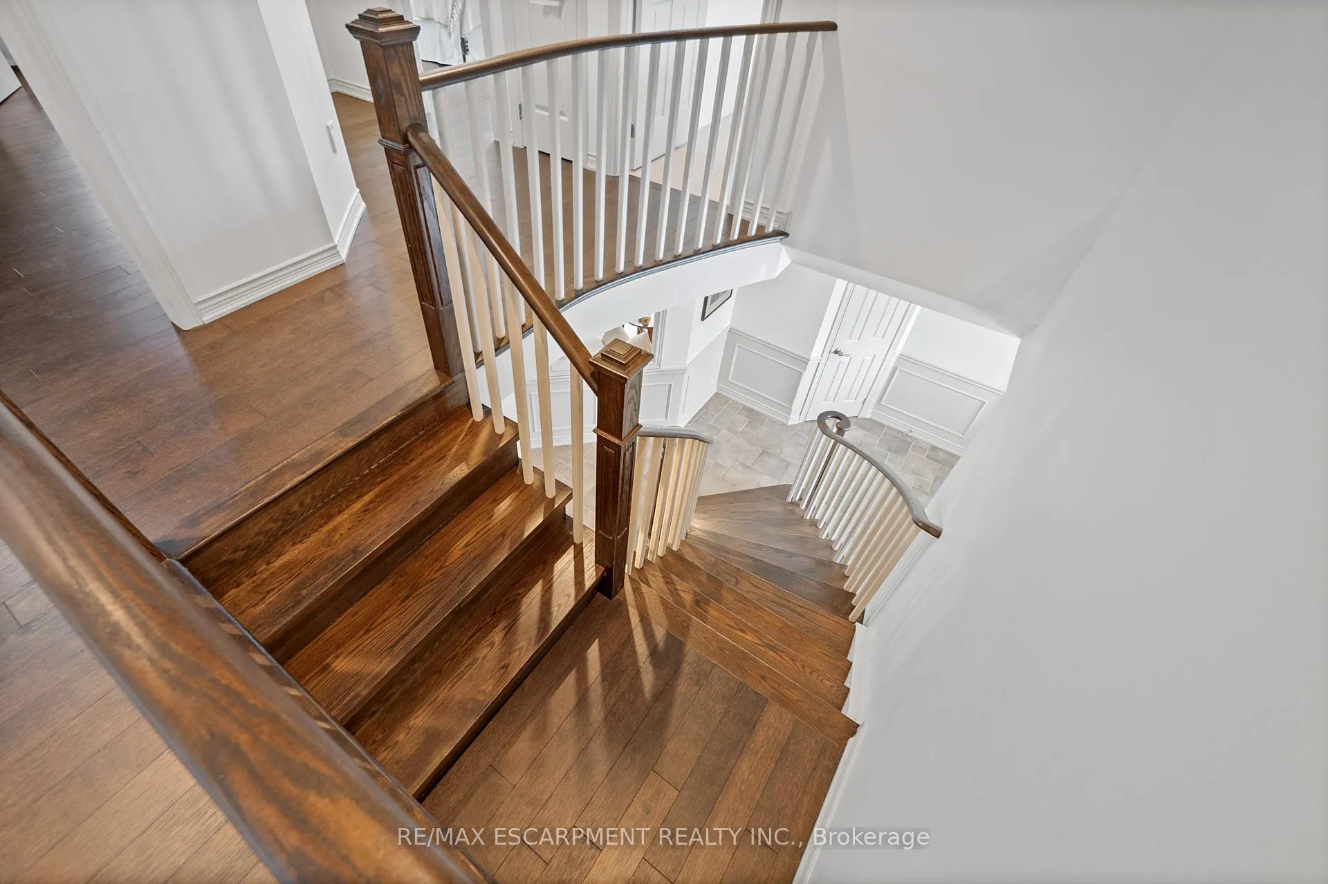Photo 18 of 45 Strathroy Crescent, Hamilton, Waterdown — HOMEH