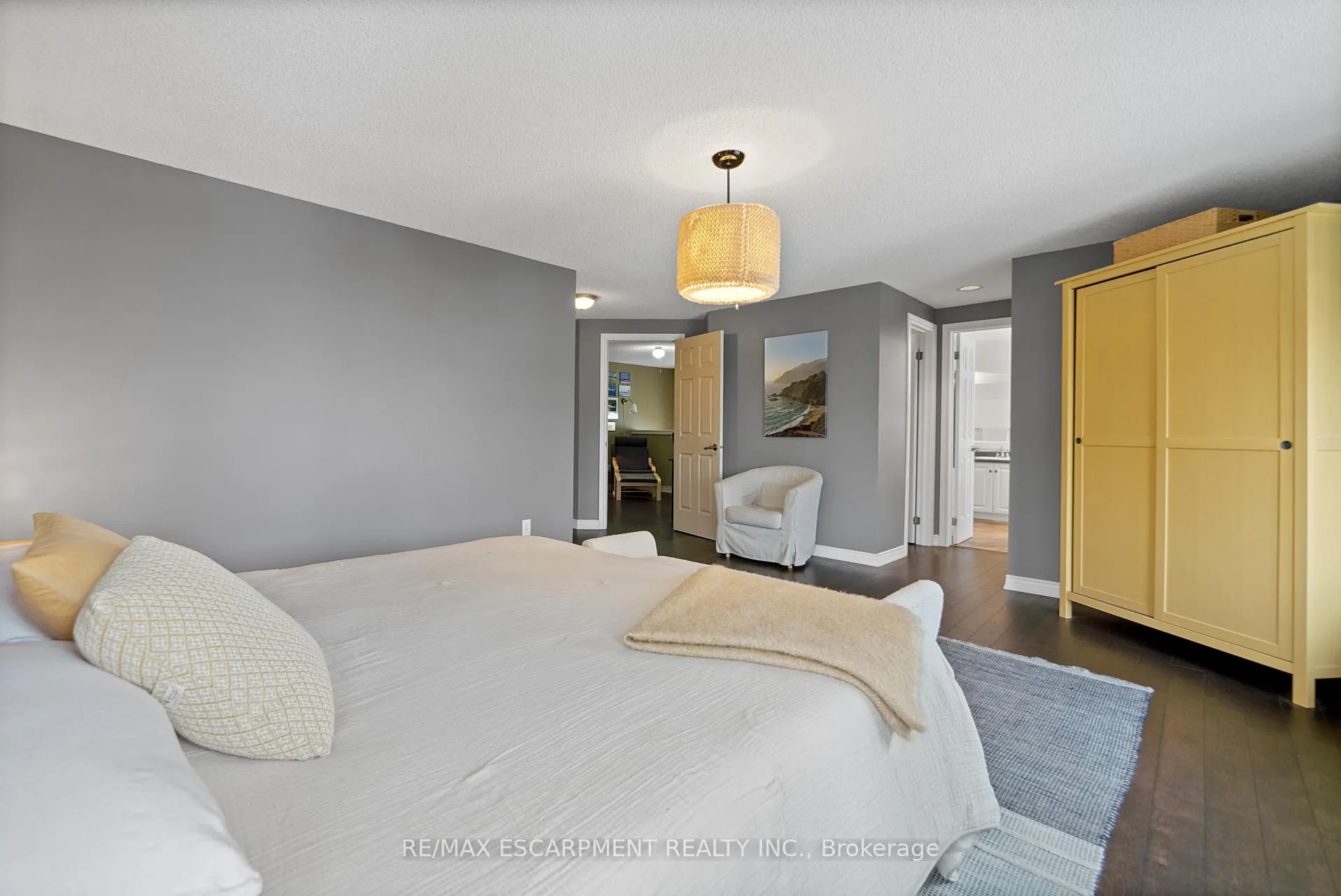 Photo 23 of 45 Strathroy Crescent, Hamilton, Waterdown — HOMEH