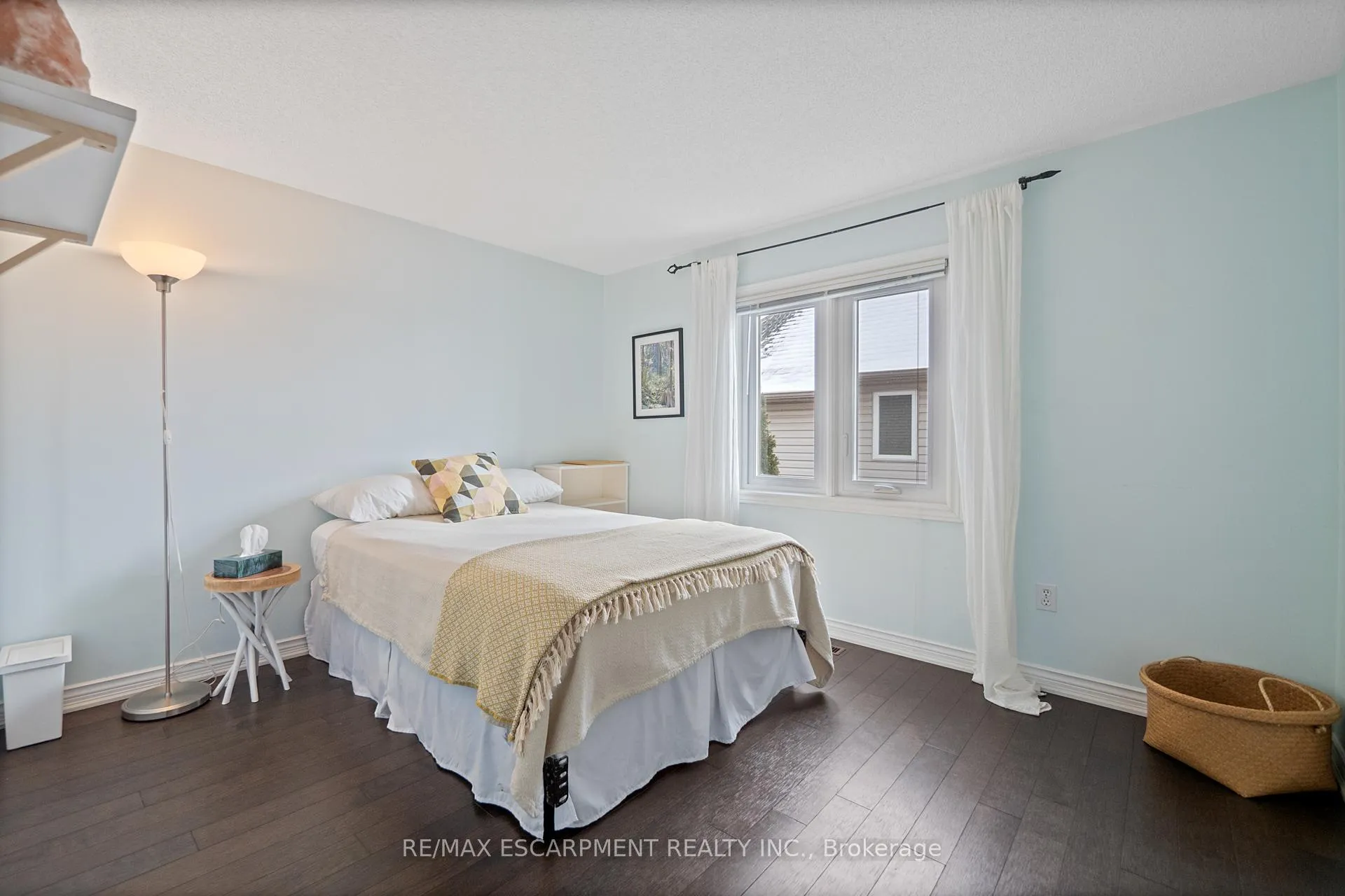 Photo 26 of 45 Strathroy Crescent, Hamilton, Waterdown — HOMEH