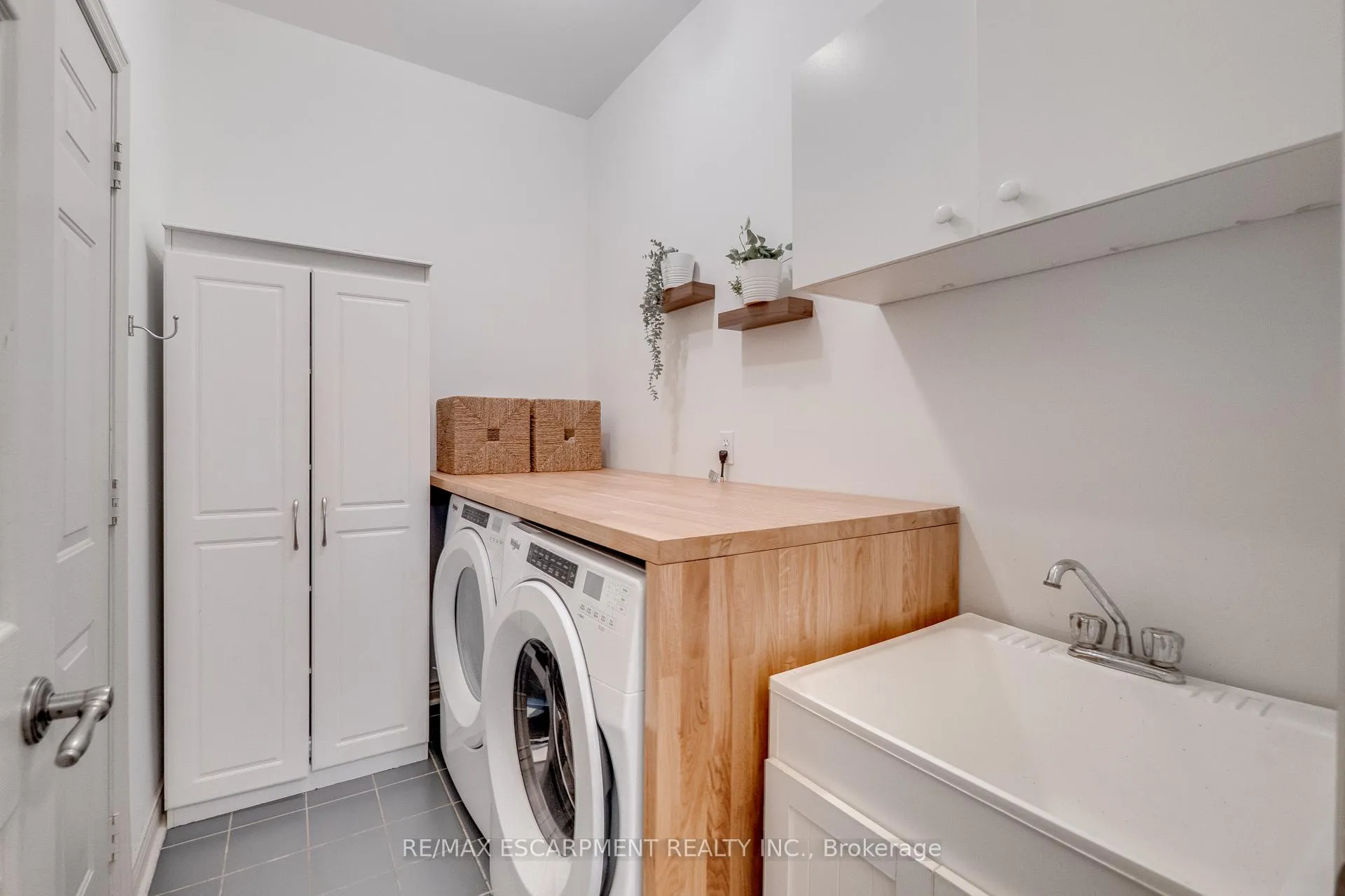 Photo 31 of 45 Strathroy Crescent, Hamilton, Waterdown — HOMEH