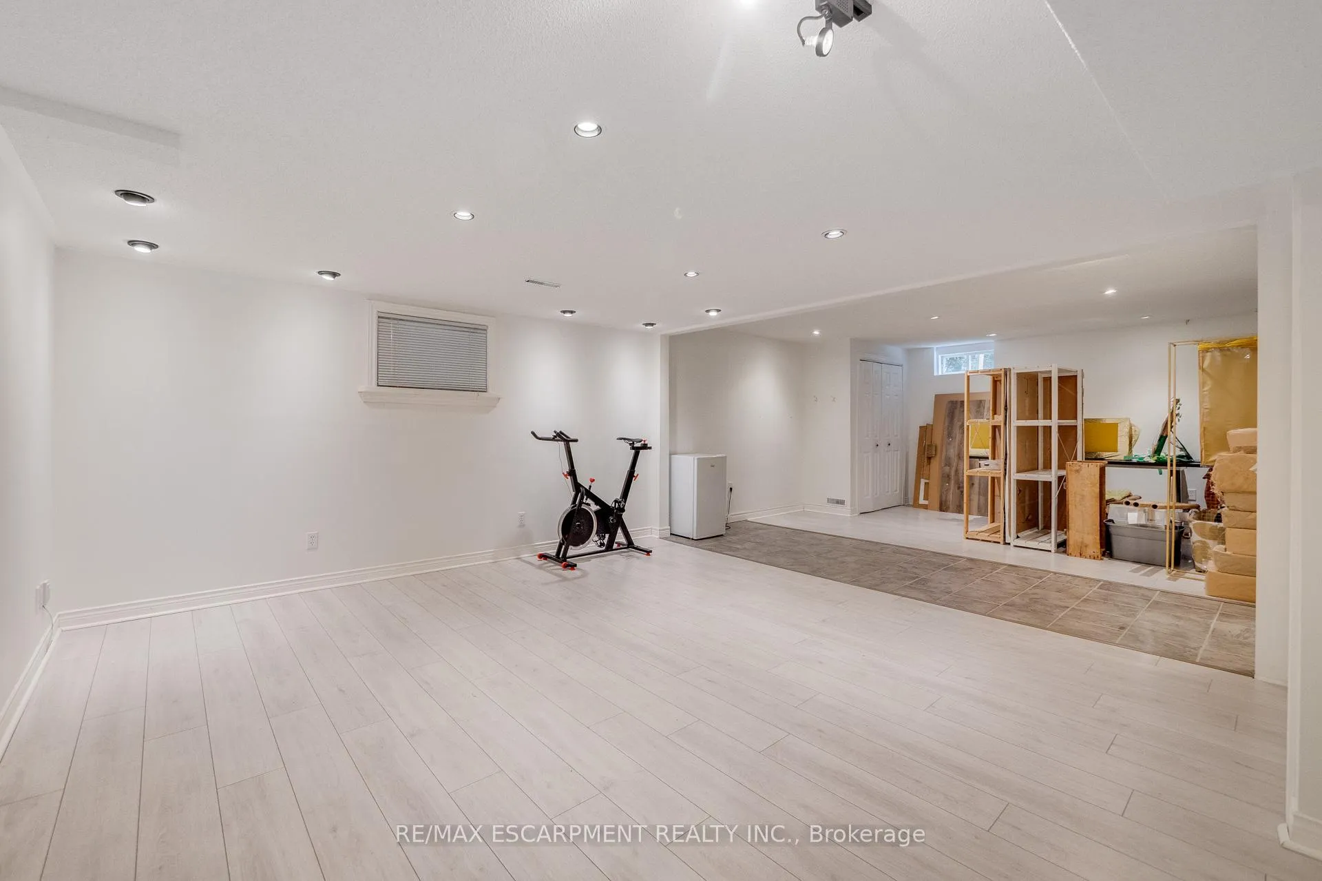 Photo 33 of 45 Strathroy Crescent, Hamilton, Waterdown — HOMEH
