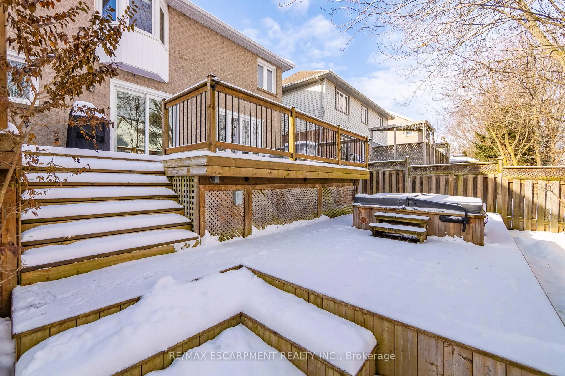 Photo 36 of 45 Strathroy Crescent, Hamilton, Waterdown — HOMEH