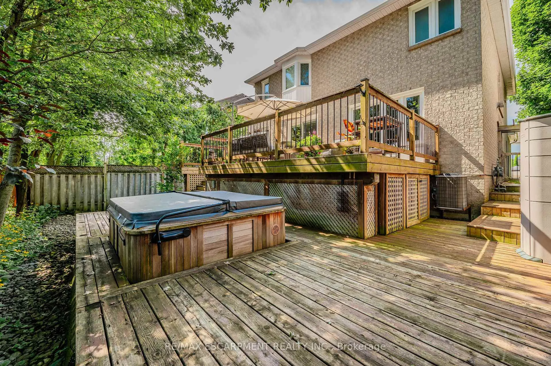 Photo 40 of 45 Strathroy Crescent, Hamilton, Waterdown — HOMEH