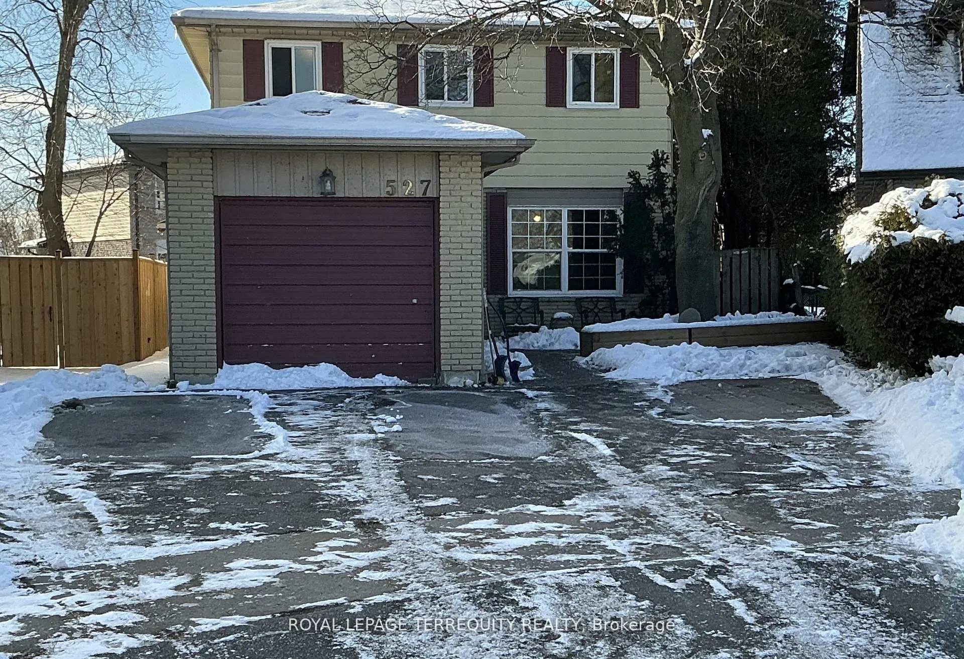 Photo 1 of 527 Carmello Court, Pickering, West Shore — HOMEH
