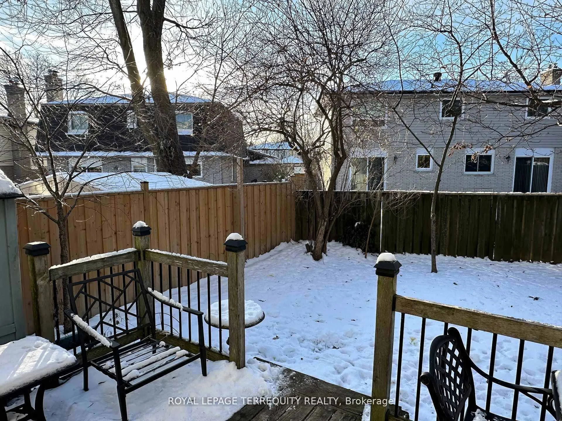 Photo 11 of 527 Carmello Court, Pickering, West Shore — HOMEH