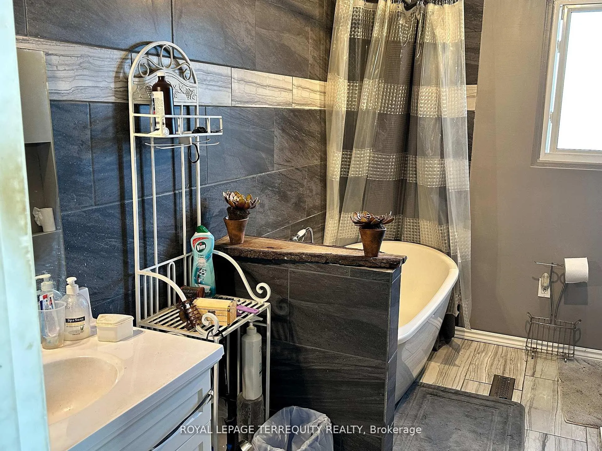 Photo 29 of 527 Carmello Court, Pickering, West Shore — HOMEH