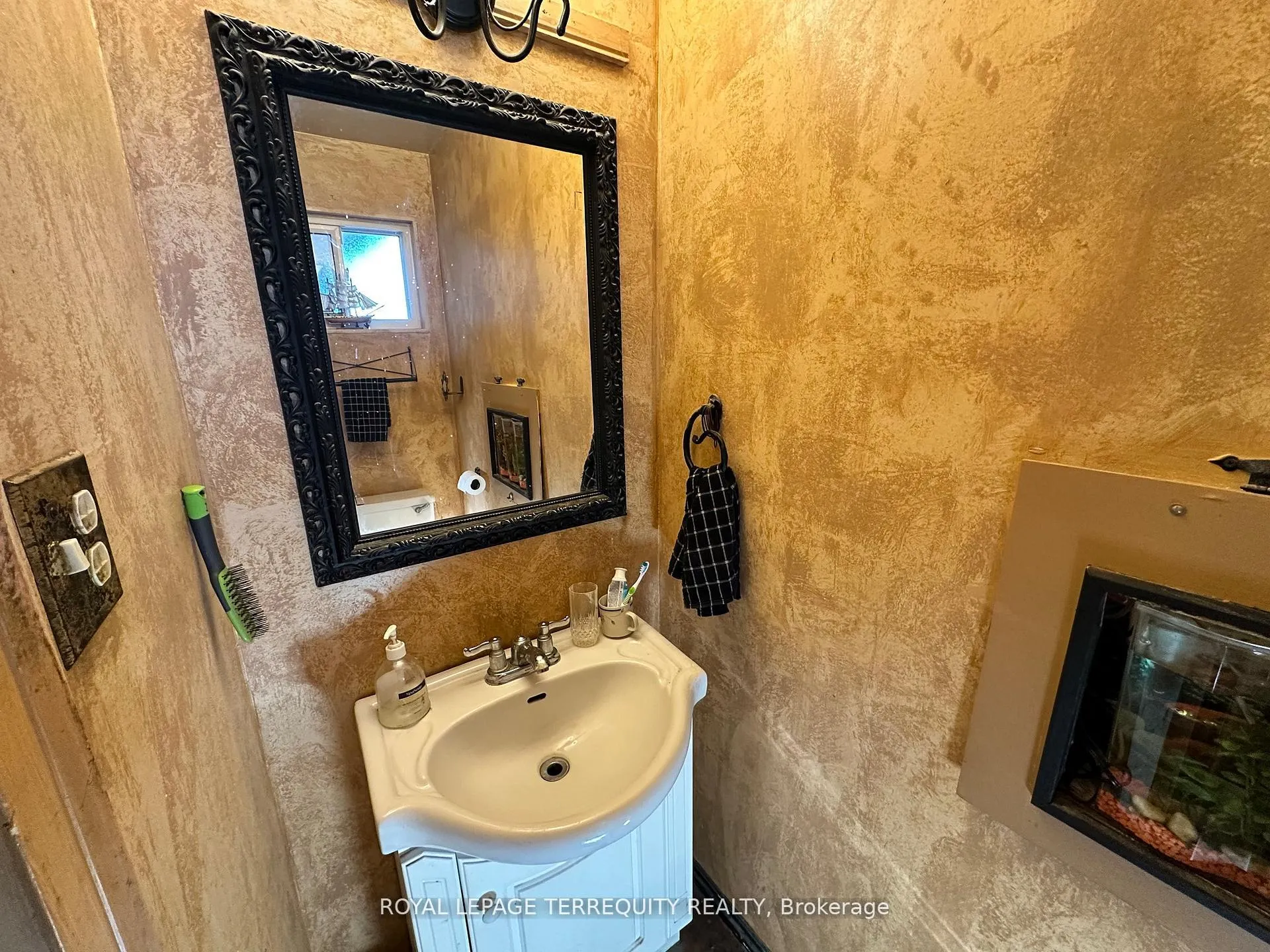 Photo 32 of 527 Carmello Court, Pickering, West Shore — HOMEH