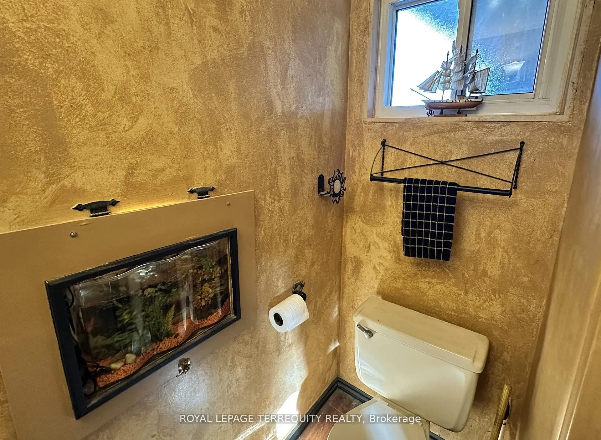 Photo 33 of 527 Carmello Court, Pickering, West Shore — HOMEH