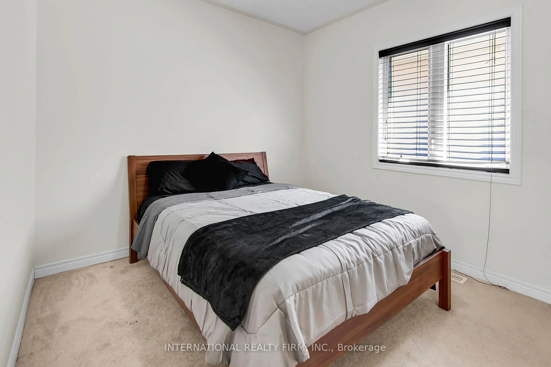 Photo 32 of 133 Hatton Garden Road, Vaughan, Vellore Village — HOMEH