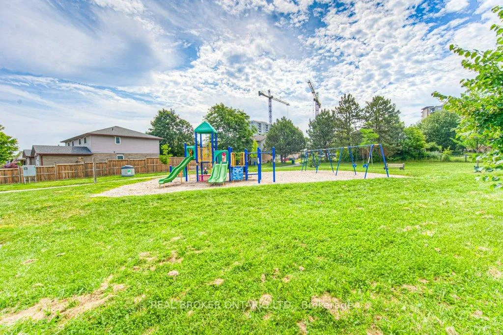 Photo 5 of Unit A, 645 Pinerow Crescent, Waterloo — HOMEH