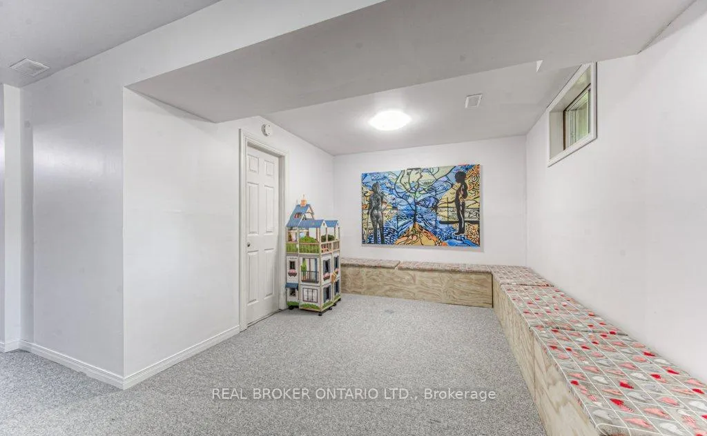 Photo 33 of Unit A, 645 Pinerow Crescent, Waterloo — HOMEH