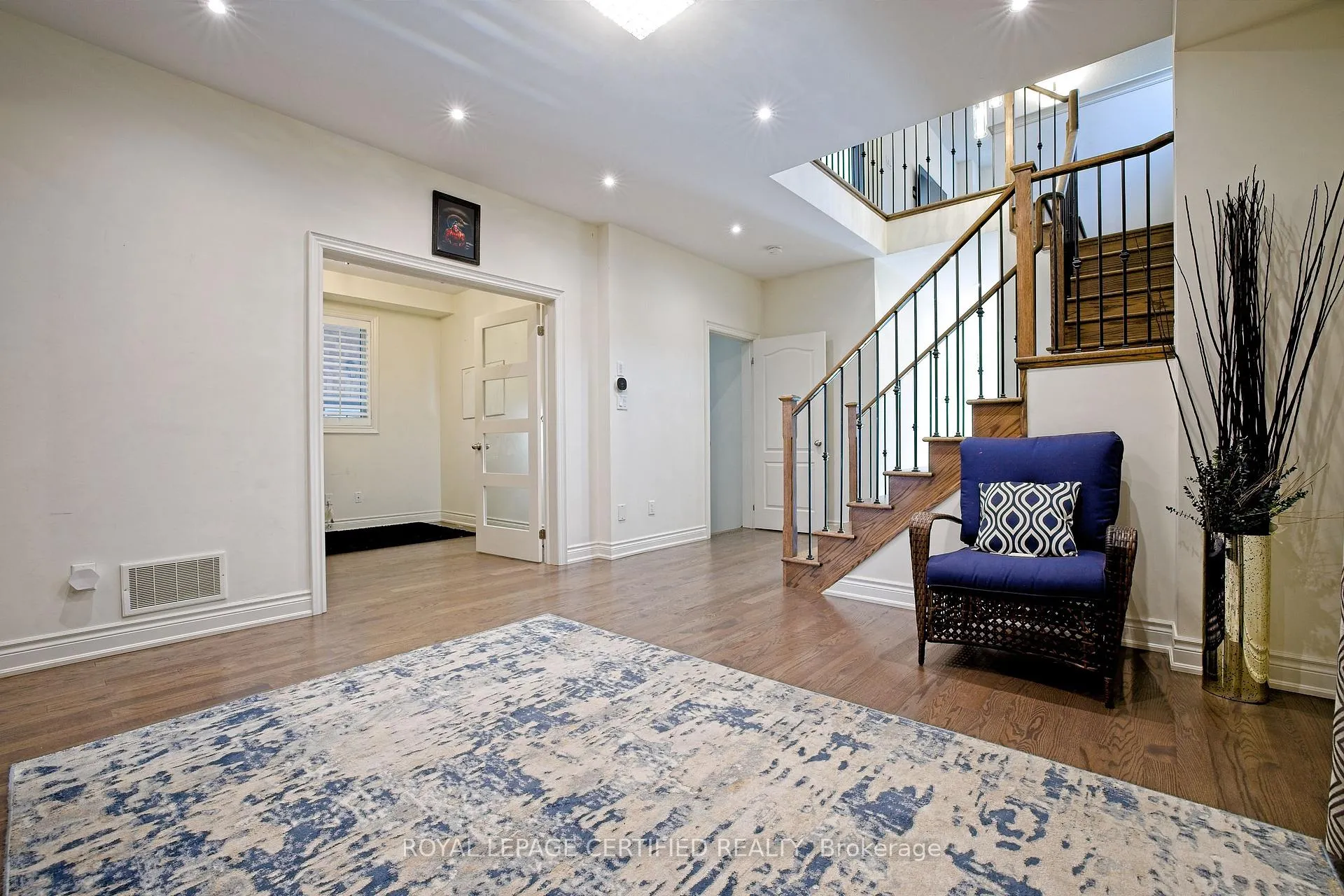 Photo 5 of 3 Lower Thames Drive, Brampton, Bram West — HOMEH