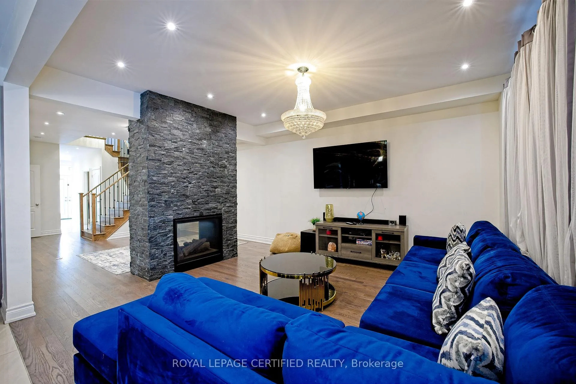 Photo 8 of 3 Lower Thames Drive, Brampton, Bram West — HOMEH