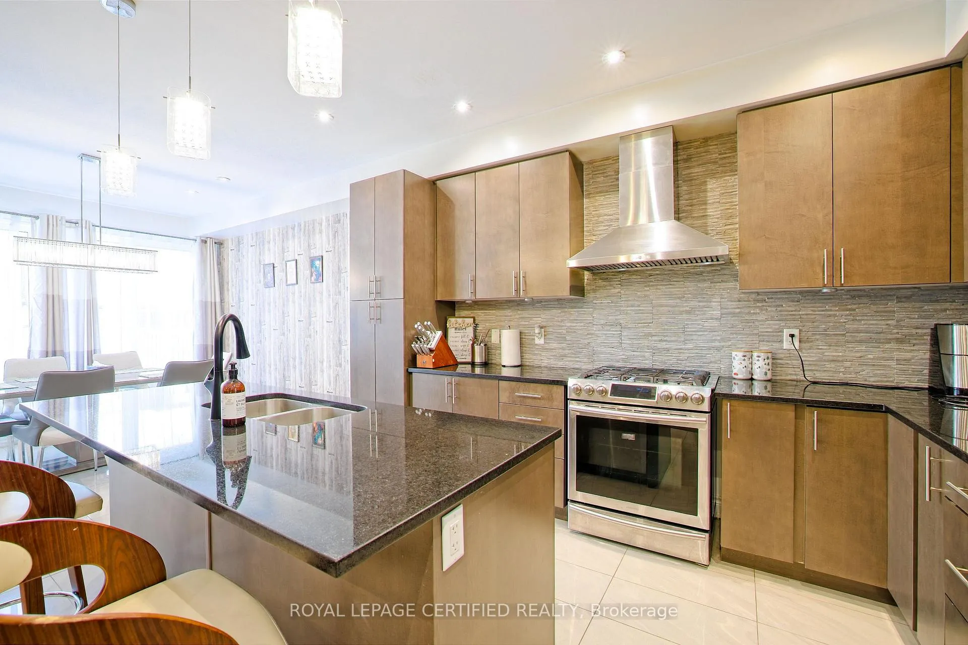 Photo 12 of 3 Lower Thames Drive, Brampton, Bram West — HOMEH