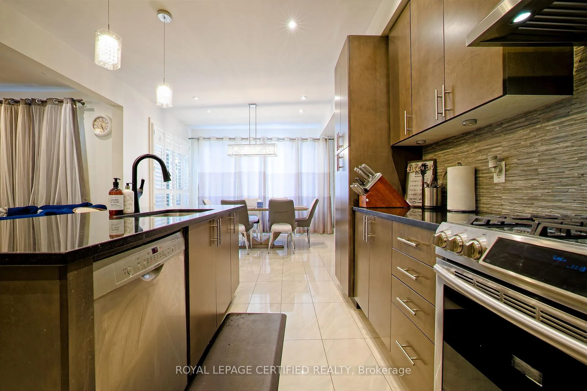 Photo 13 of 3 Lower Thames Drive, Brampton, Bram West — HOMEH