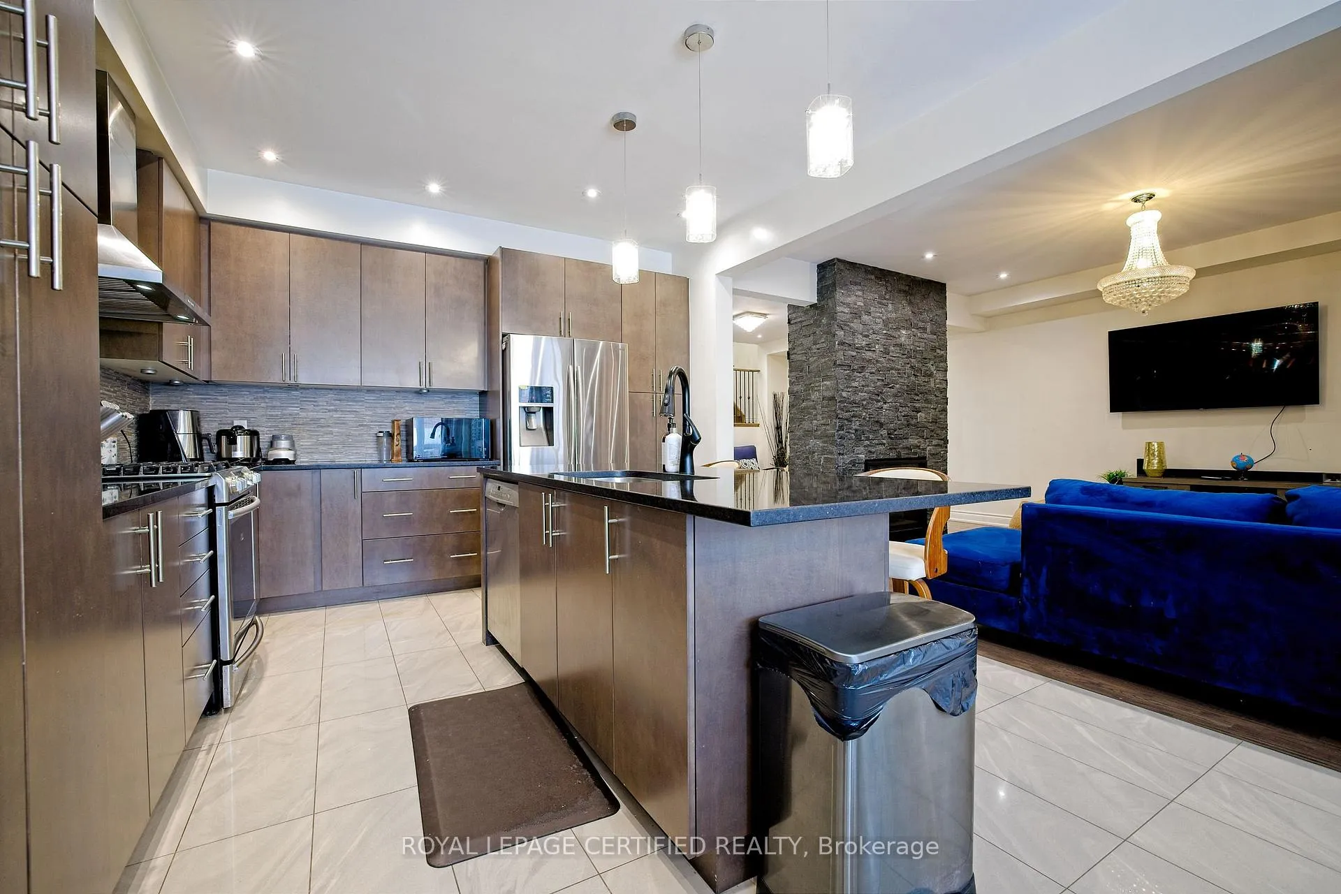 Photo 16 of 3 Lower Thames Drive, Brampton, Bram West — HOMEH