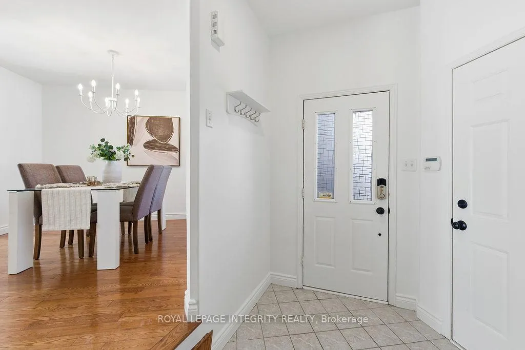 Photo 3 of 32 Central Park Drive, Ottawa, Central Park — HOMEH