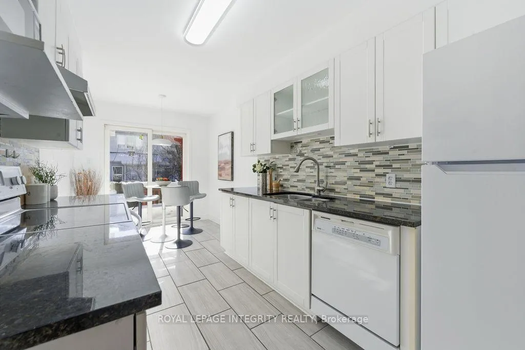 Photo 20 of 32 Central Park Drive, Ottawa, Central Park — HOMEH