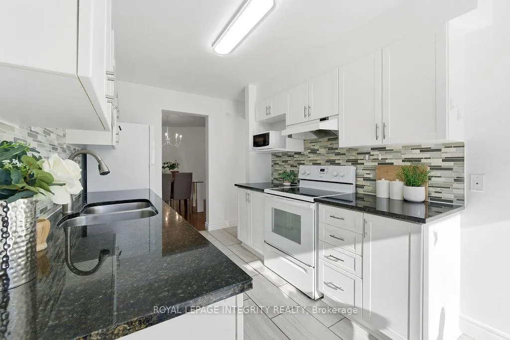 Photo 21 of 32 Central Park Drive, Ottawa, Central Park — HOMEH