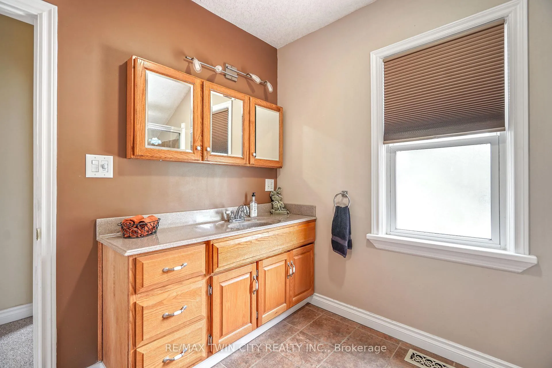 Photo 29 of 379 Grey Street, Brantford — HOMEH