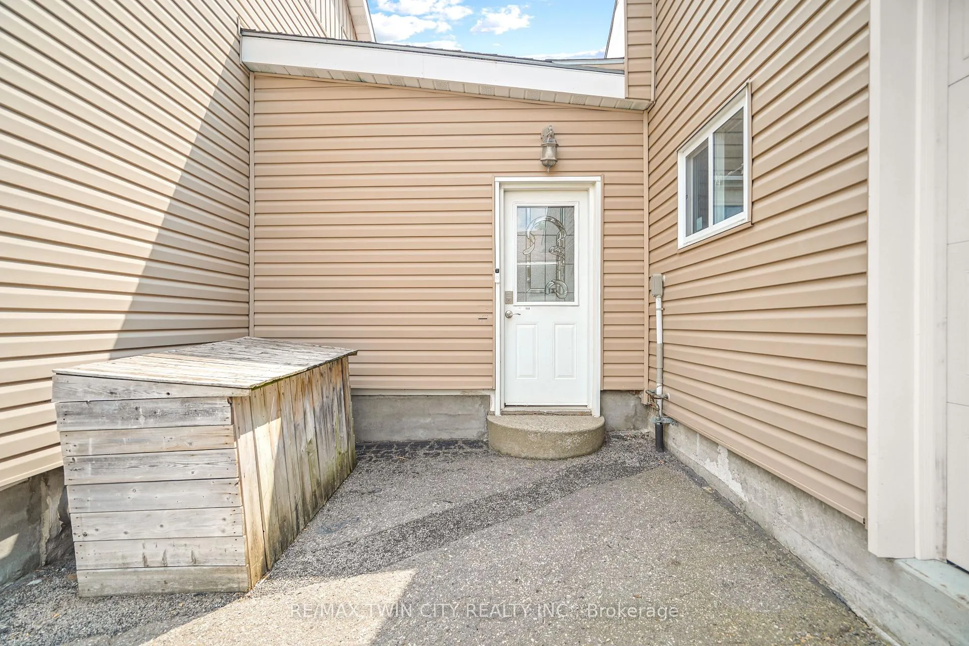 Photo 31 of 379 Grey Street, Brantford — HOMEH