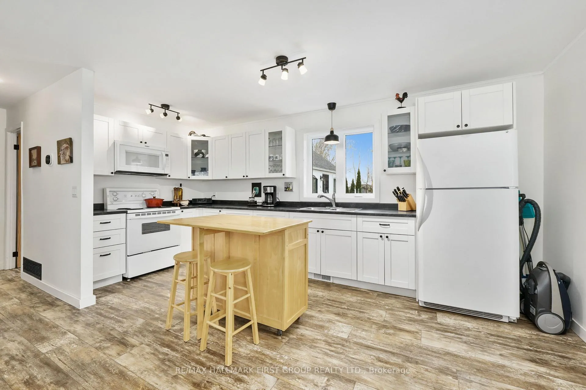 Photo 16 of 130 Burnham Street, Cobourg — HOMEH