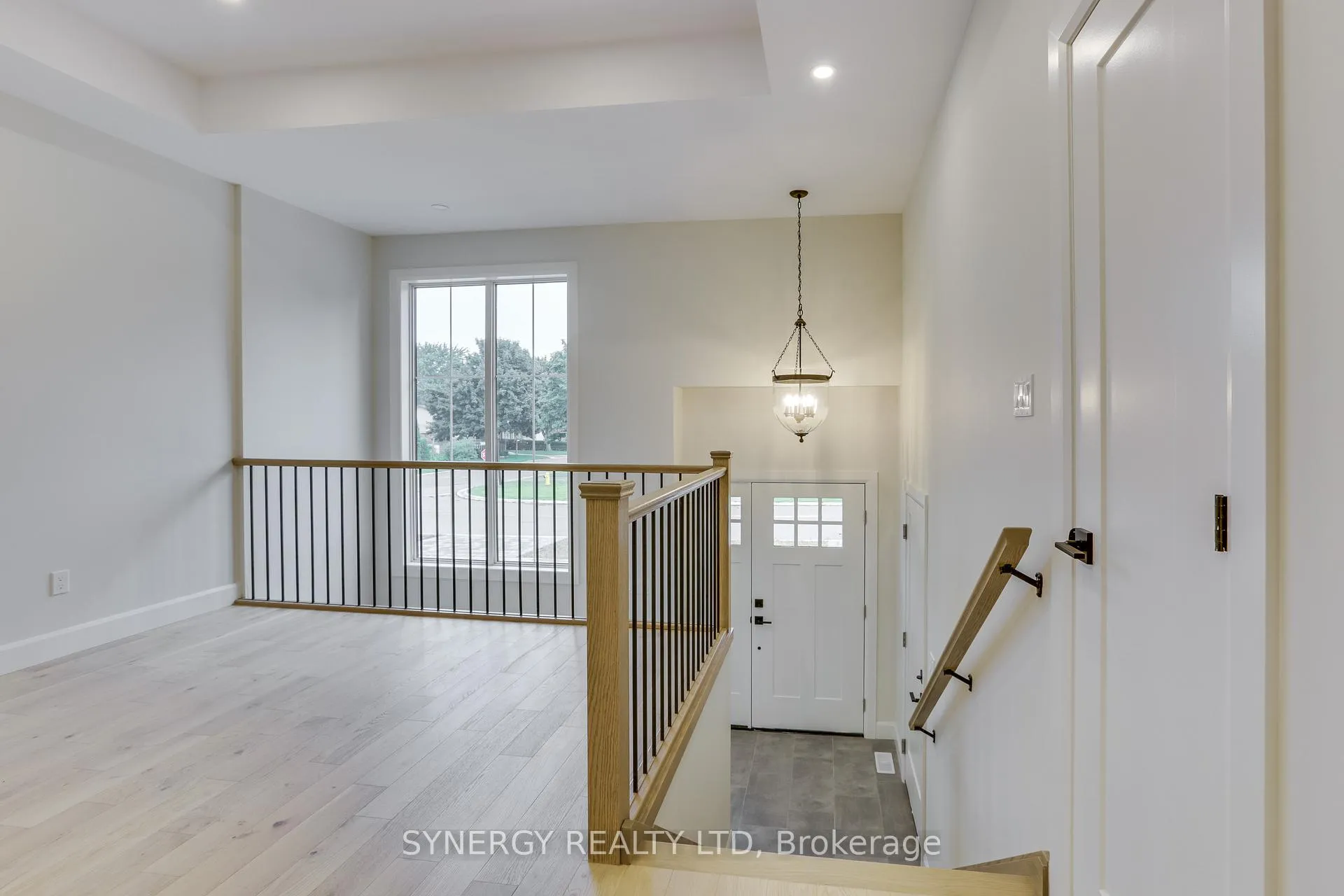 Photo 3 of 7 Haddon Lane, Strathroy-Caradoc, NW — HOMEH