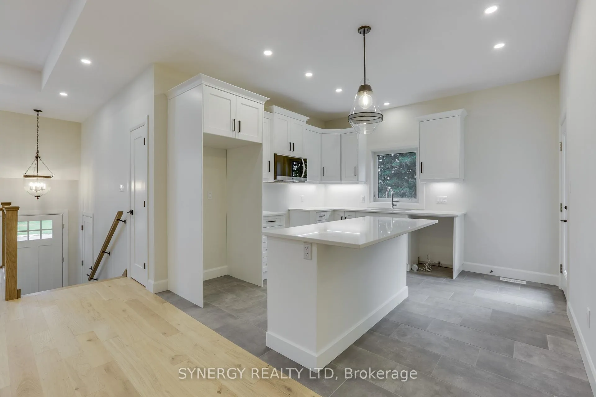 Photo 8 of 7 Haddon Lane, Strathroy-Caradoc, NW — HOMEH