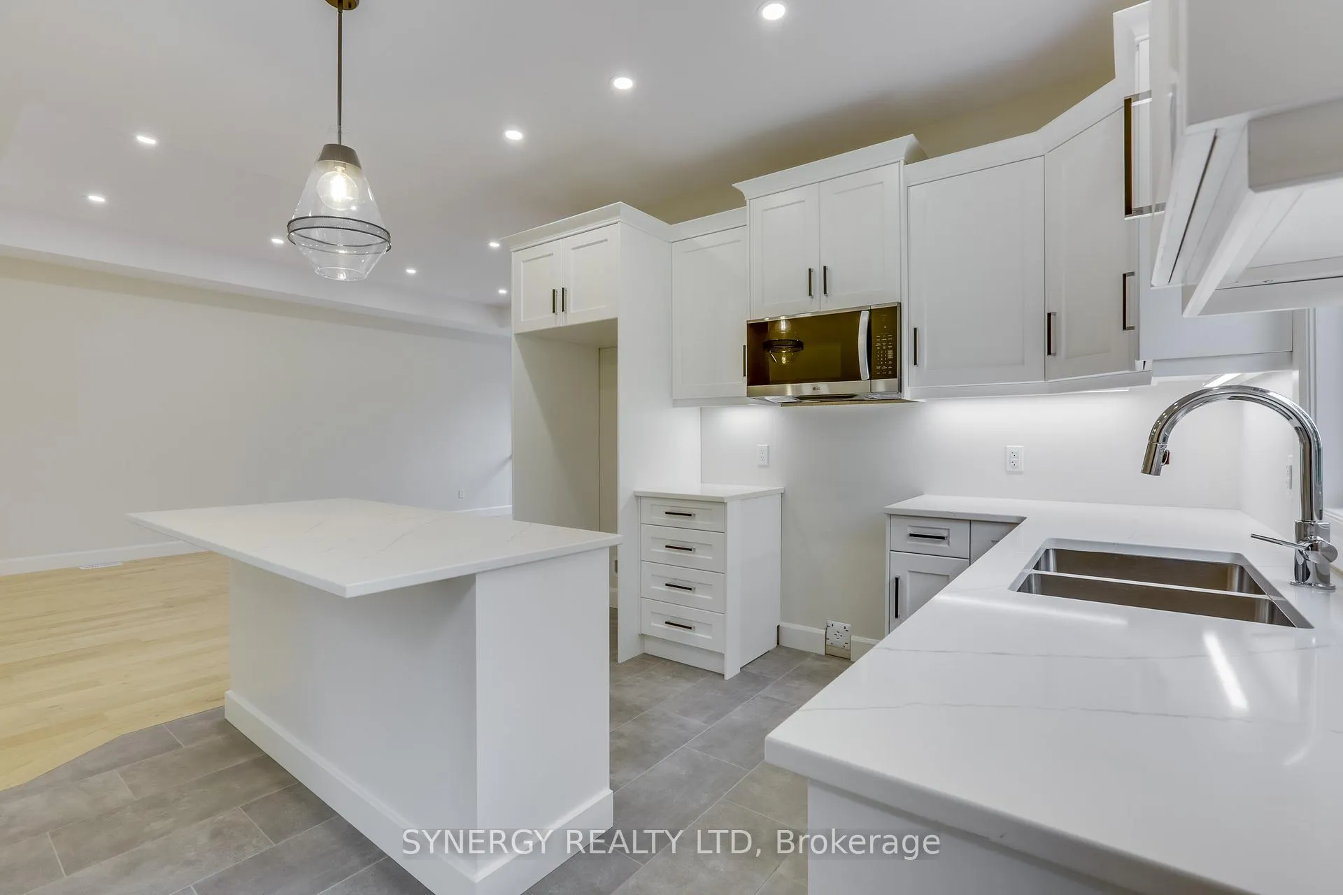 Photo 10 of 7 Haddon Lane, Strathroy-Caradoc, NW — HOMEH