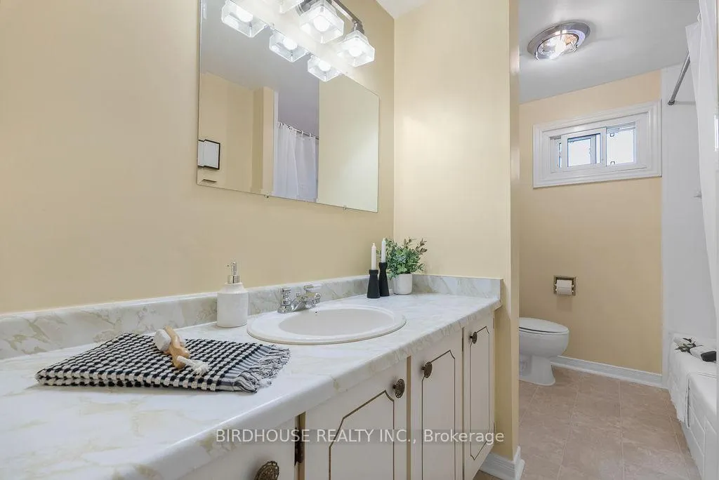Photo 20 of 27 Edwin Street, Kawartha Lakes, Lindsay — HOMEH